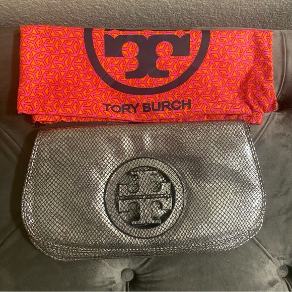 Like New TORY BURCH Crome/Silver Metallic Gunmetal Chain Linked Crossbody/Clutch - Picture 6 of 14